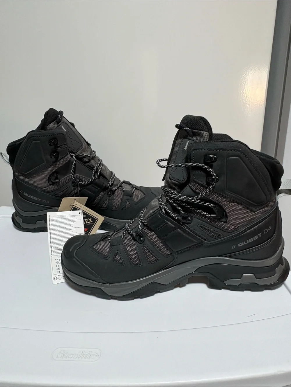Salomon Quest 4 GTX Men’s Size 10.5 Waterproof Hiking Boots. Gray/Magnet/Quarry